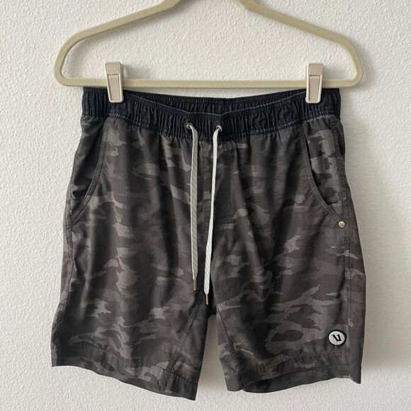 Vuori Other - Vuori men’s camo shorts best fit size S/M